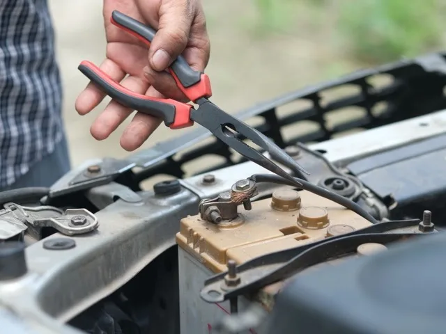 Ipari Plug-In töltőrendszer a hibrid és elektromos szerelő szakember felügyelete mellett